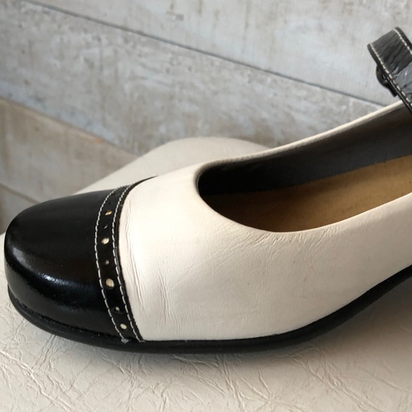 Naot Black and white Mary janes - Picture 7 of 9